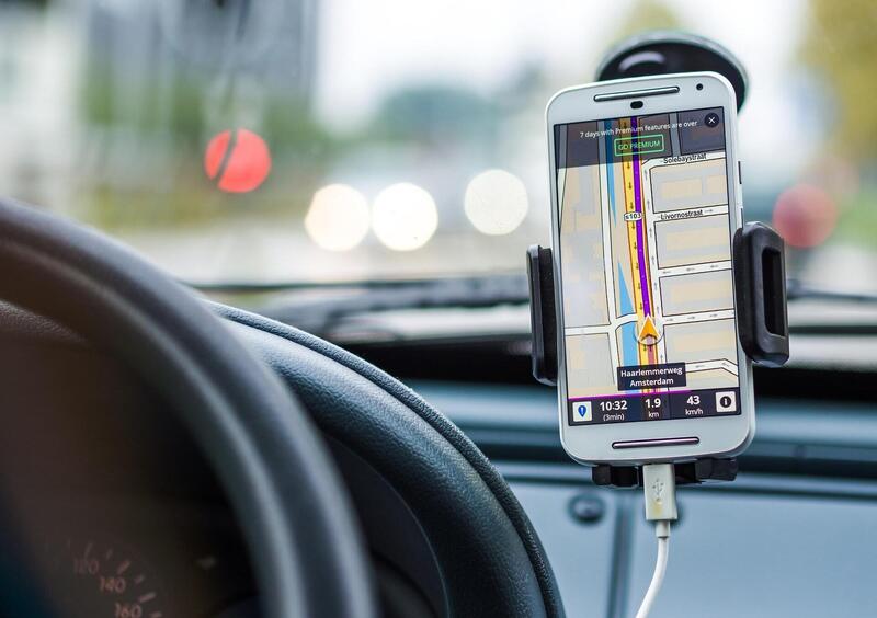 I migliori supporti smartphone per auto