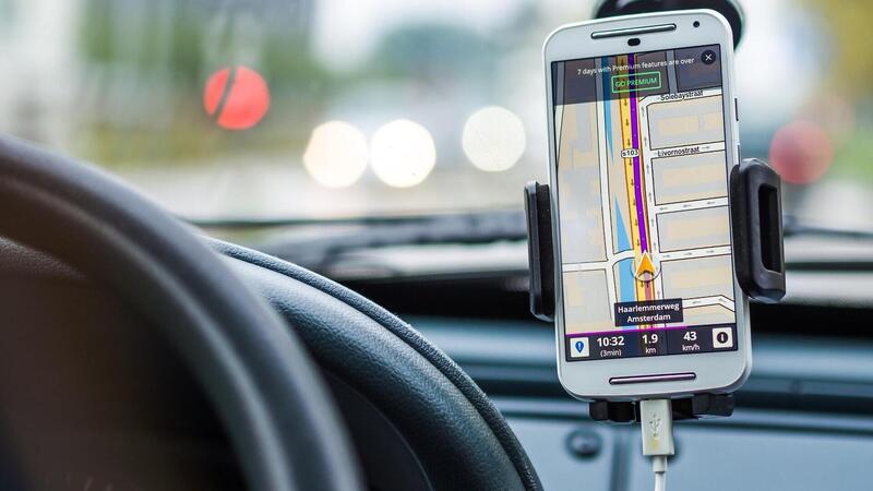 I migliori supporti smartphone per auto