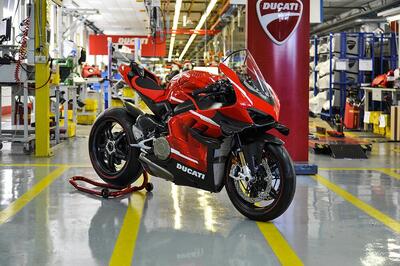 Ducati Superleggera V4, la produzione &egrave; iniziata: 100.000 euro e 234 cavalli