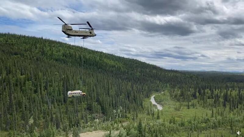 Rimosso con un elicottero il Magic Bus in Alaska