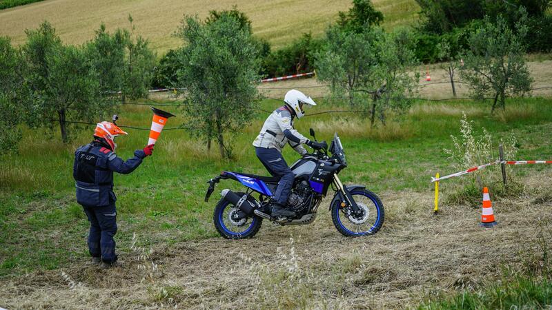 Yamaha T&eacute;n&eacute;r&eacute; 700: a scuola di maxienduro col campione Botturi