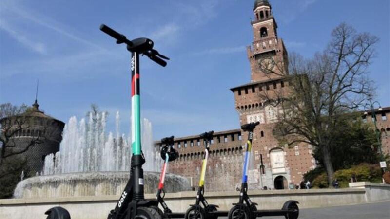 Sharing a Milano. Prezzi e tariffe di scooter e monopattini