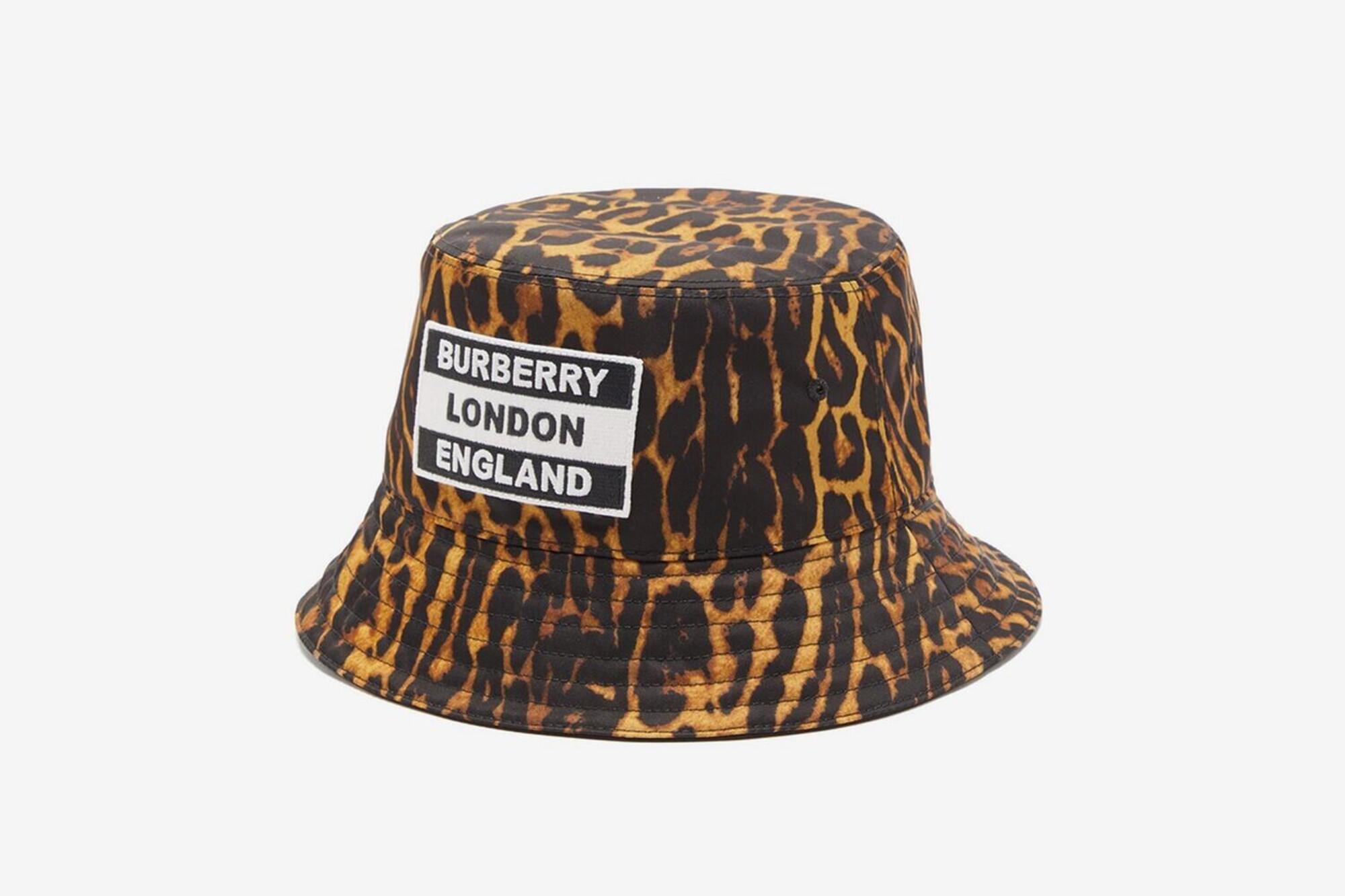 Burberry bucket hat camo cappello da pescatore reversibile con stampa leopardata e logo