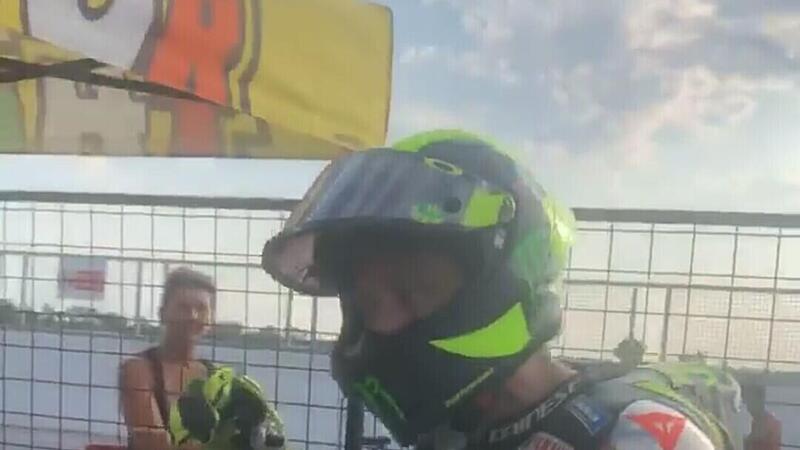 Valentino Rossi a Pomposa con i ragazzi dell&#039;Academy: vittoria per &quot;sfinimento&quot; [VIDEO]