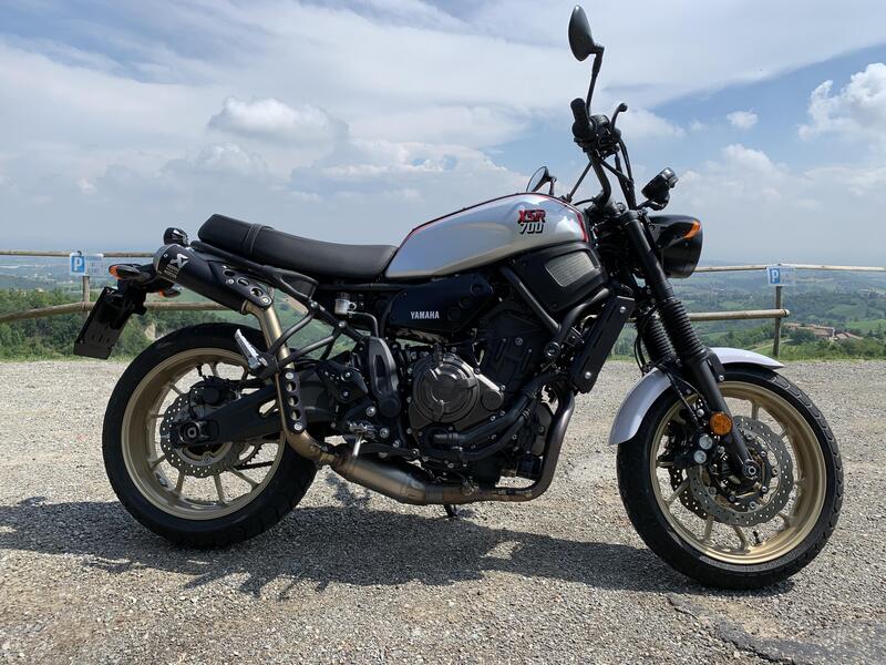 Yamaha XSR 700 XTribute TEST: e se la diamo a uno smanettone?