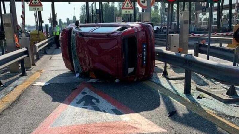 Ancora incidenti sulla tangenziale: auto cappottata [casello Mestre Villabona]