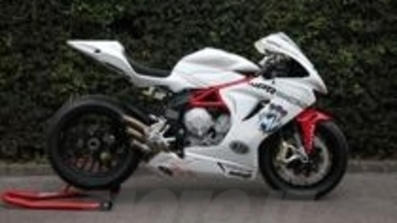 MV Agusta F3, pronto il debutto in gara