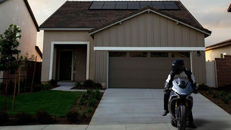 Damon Hypersport: la moto elettrica canadese supporta il V2H ed &egrave; prenotabile in Europa 