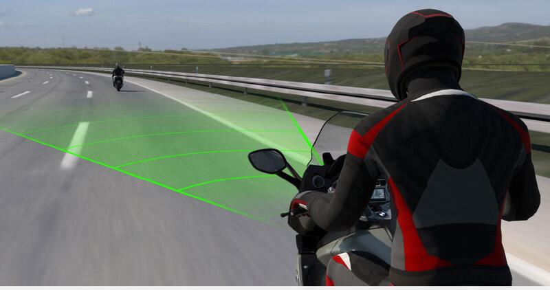 BMW presenta il suo Cruise Control Adattivo per le moto