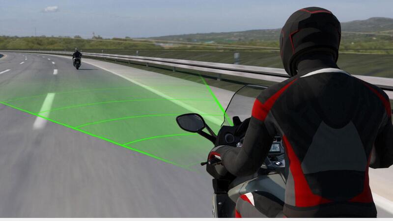 BMW presenta il suo Cruise Control Adattivo per le moto