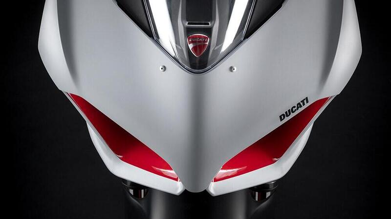 Ducati Panigale V2 White Rosso. 155 cavalli di carattere