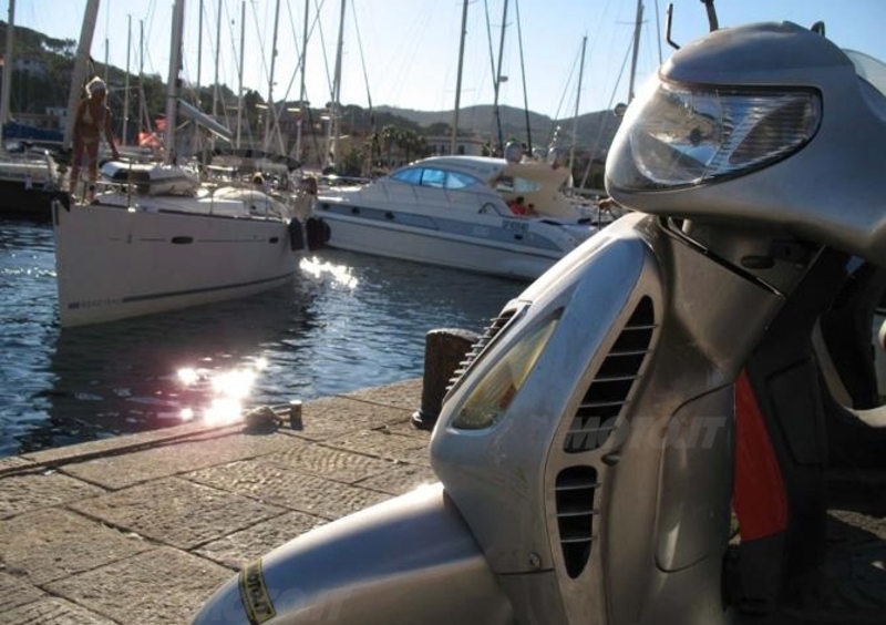 Turismo low cost. All&rsquo;Isola d&rsquo;Elba con l&rsquo;Honda SH 125