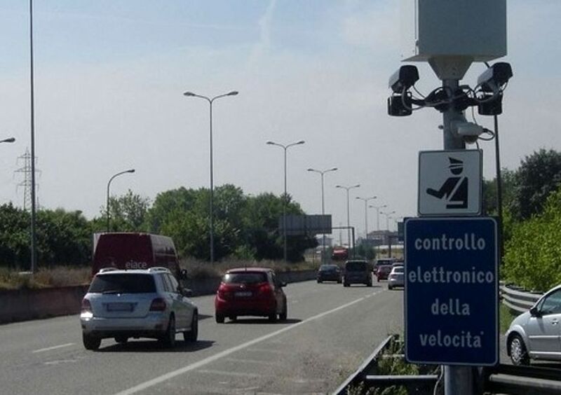 Pizzicata dall&#039;autovelox a 703 km/h: multa record in provincia di Ancona