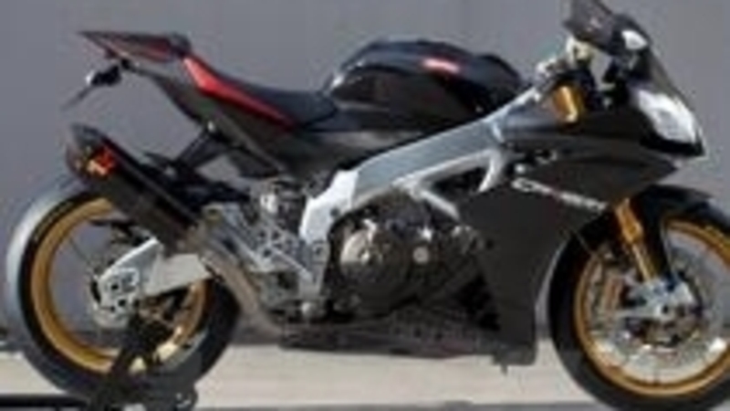 Aprilia RSV4 Carbon Special Edition: il ritorno della Nera