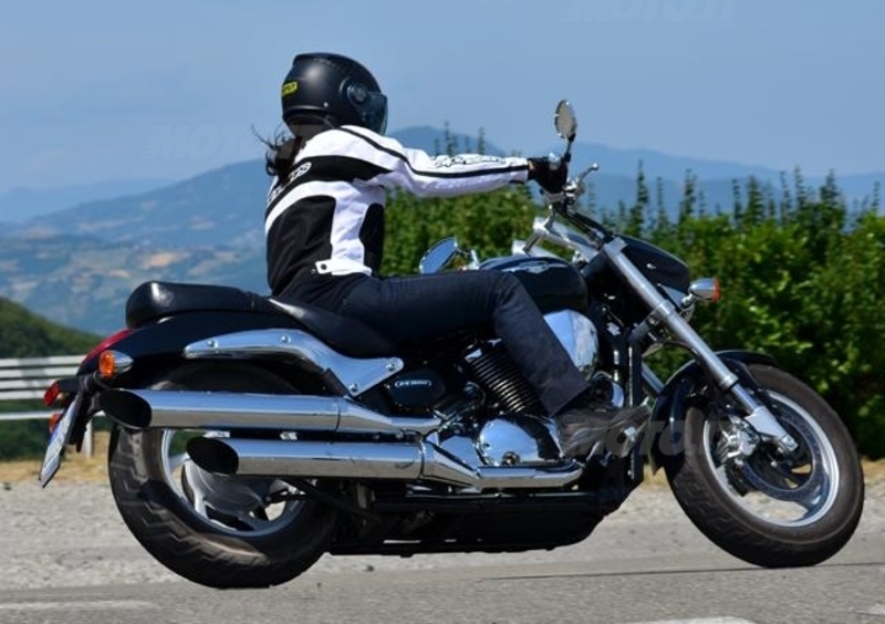 Una giornata con la Suzuki Intruder M800: la custom &quot;tutta curve&quot;