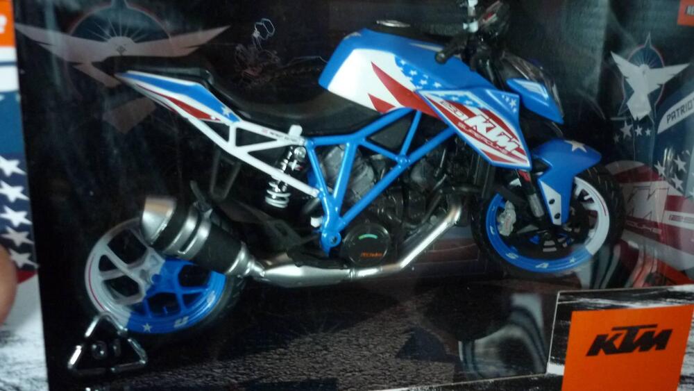 MODELLINO KTM SUPER DUKE PATRIOT 3PW1576200 (2)
