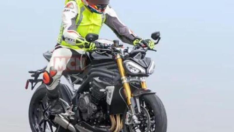 Nuova Triumph Speed Triple 2021, foto spia