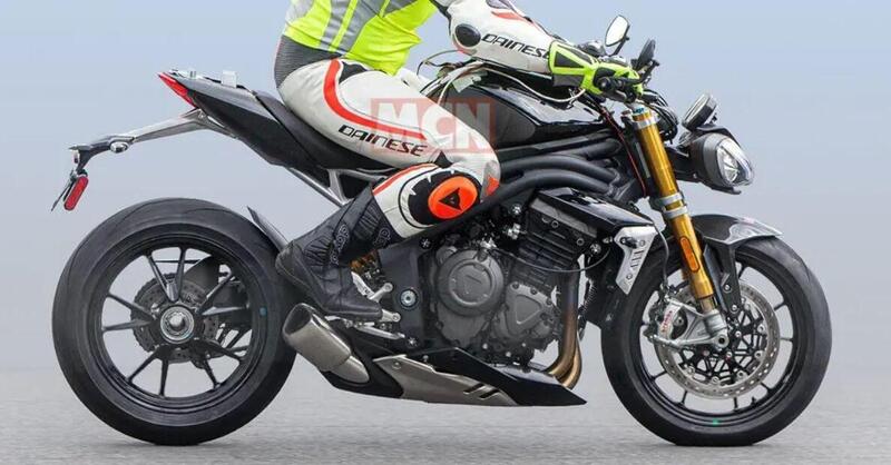 Nuova Triumph Speed Triple 2021, foto spia