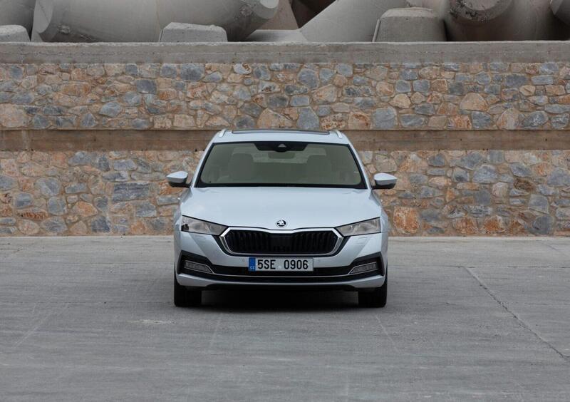 Skoda Octavia Station Wagon (2020-->>) (3)