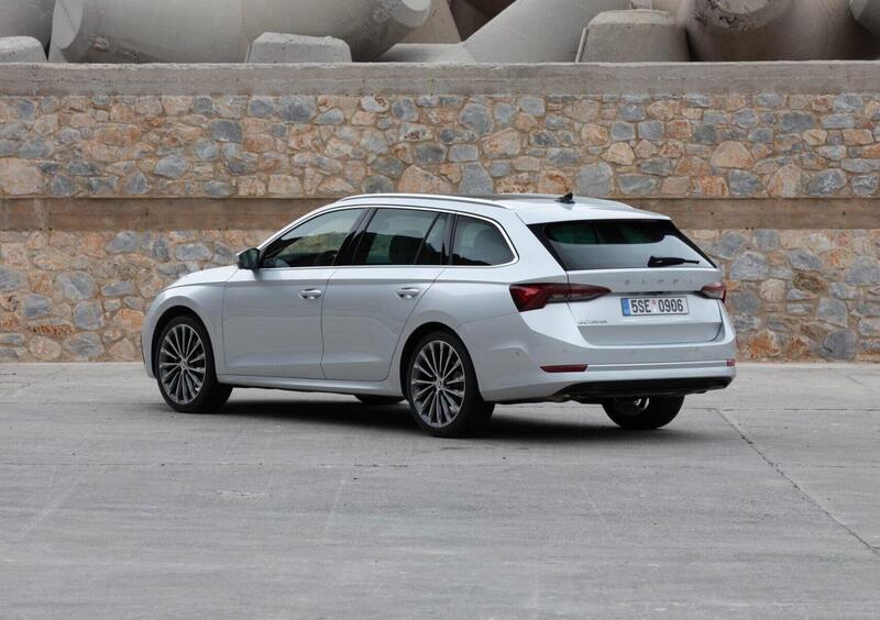 Skoda Octavia Station Wagon (2020-->>) (4)