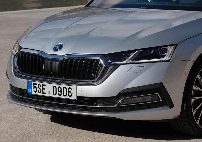 Skoda Octavia Station Wagon (2020-->>) (24)