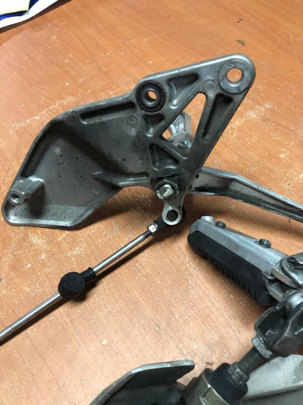 Coppia pedane anteriori Suzuki RF 600 R (4)