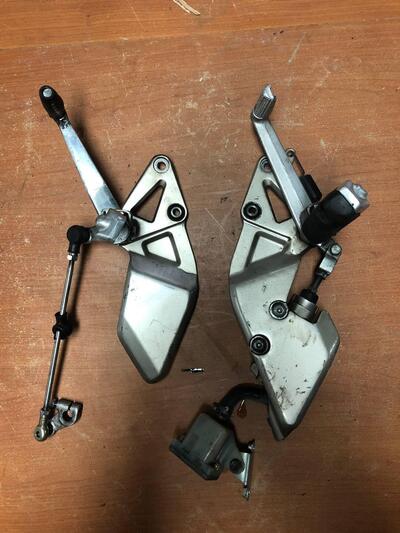 Coppia pedane anteriori Suzuki RF 600 R