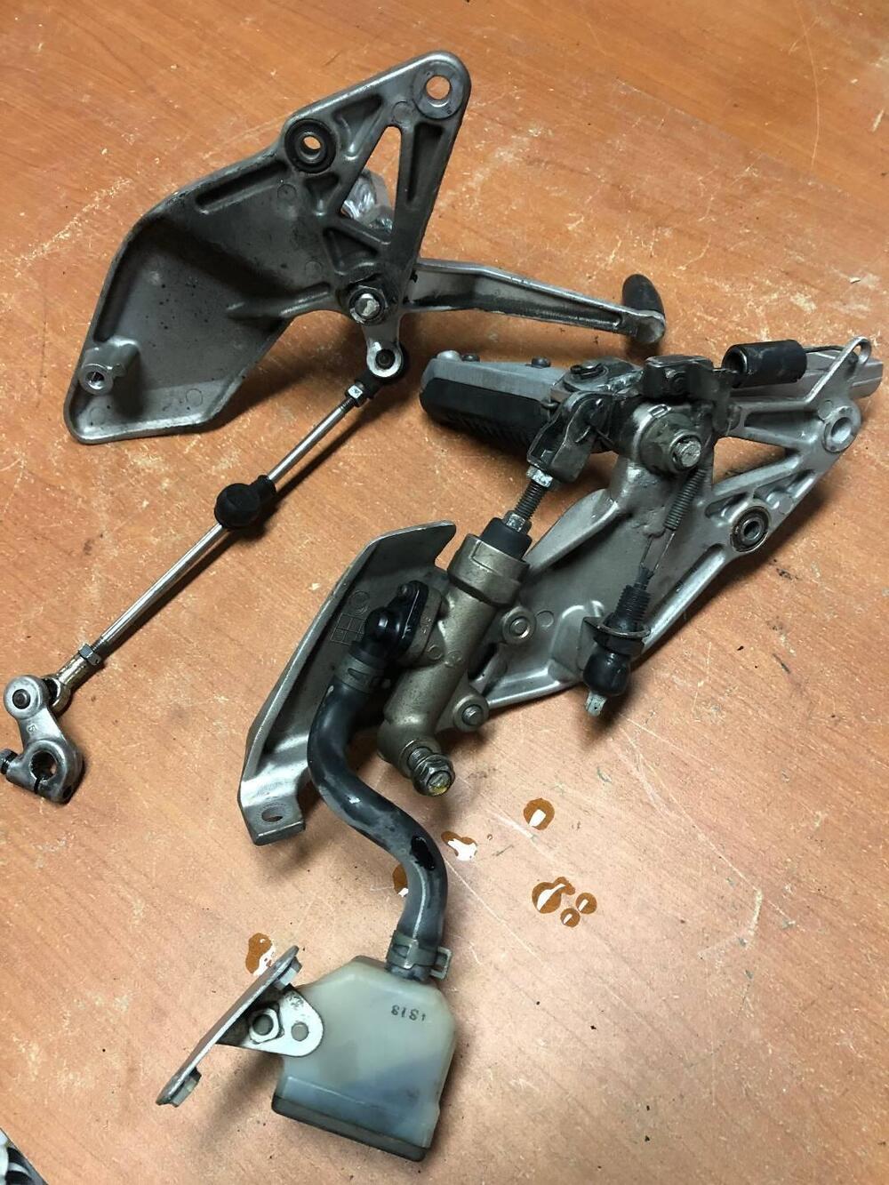 Coppia pedane anteriori Suzuki RF 600 R (5)