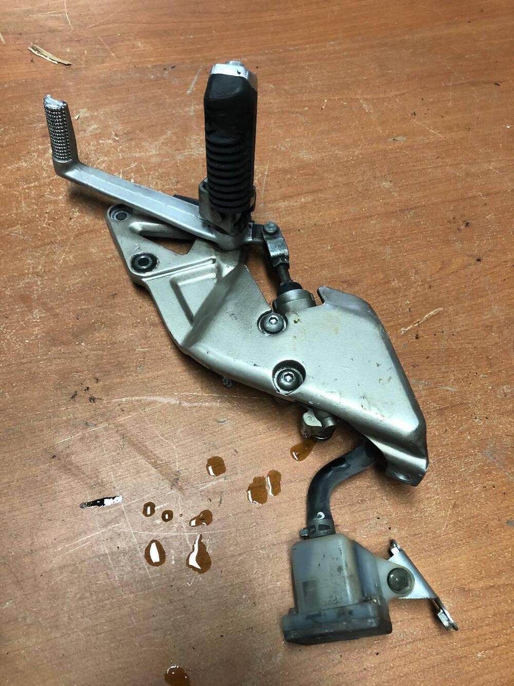 Coppia pedane anteriori Suzuki RF 600 R (2)