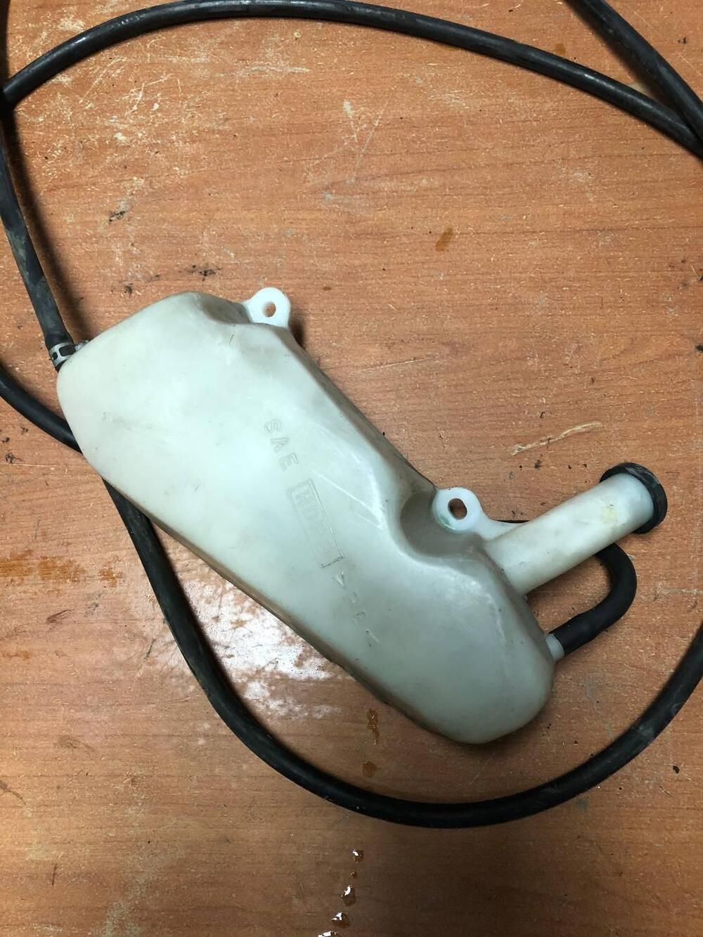 Vaschetta liquido radiatore Suzuki RF 600 R (2)