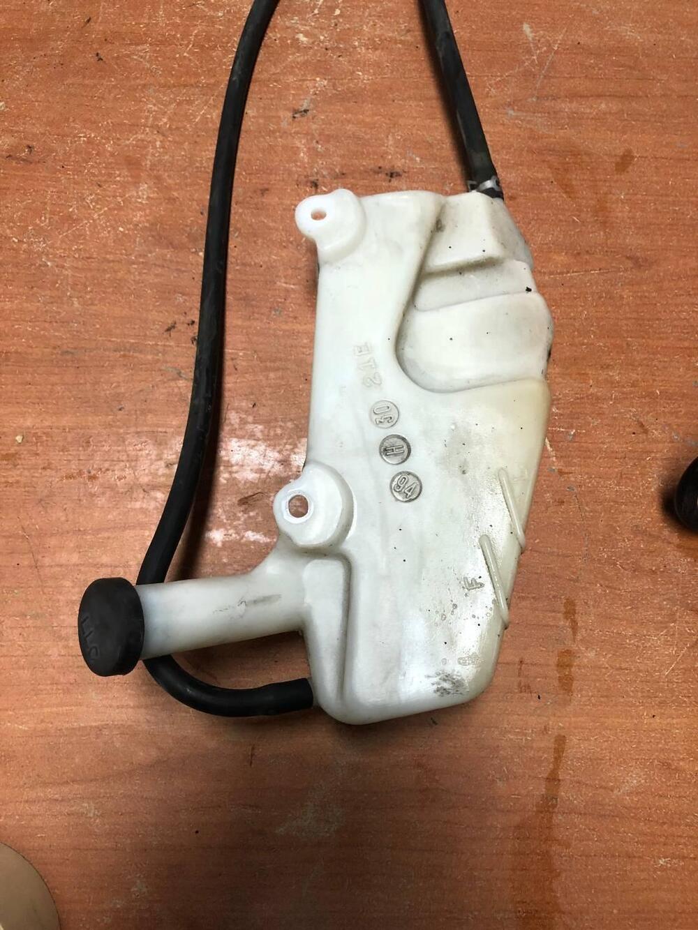 Vaschetta liquido radiatore Suzuki RF 600 R (3)