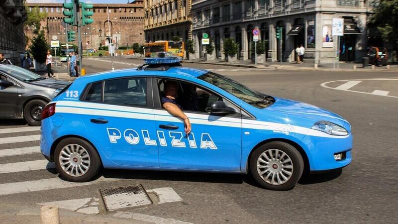 Fare i delinquenti con le auto? In Italia si riesce bene: salonista irreperibile dopo 5 anni di reati e 200K di multe