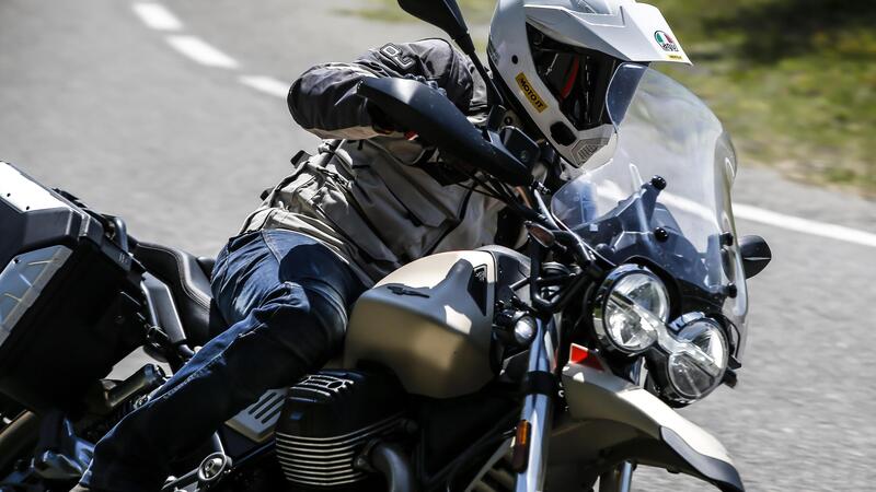 Moto Guzzi V85TT Travel TEST: godersi il viaggio!