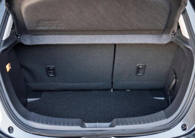 Mazda Mazda2 (2014-->>) (37)