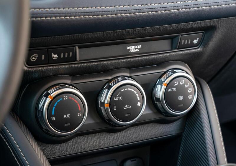 Mazda Mazda2 (2014-->>) (42)