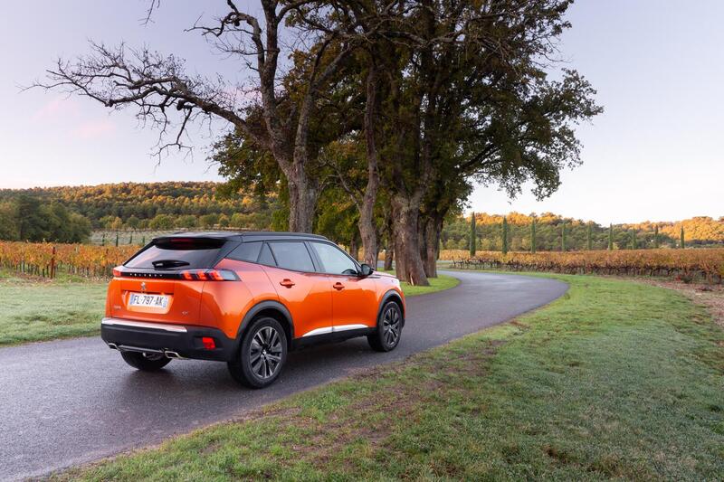 La nuova Peugeot 2008 Orange Fusion