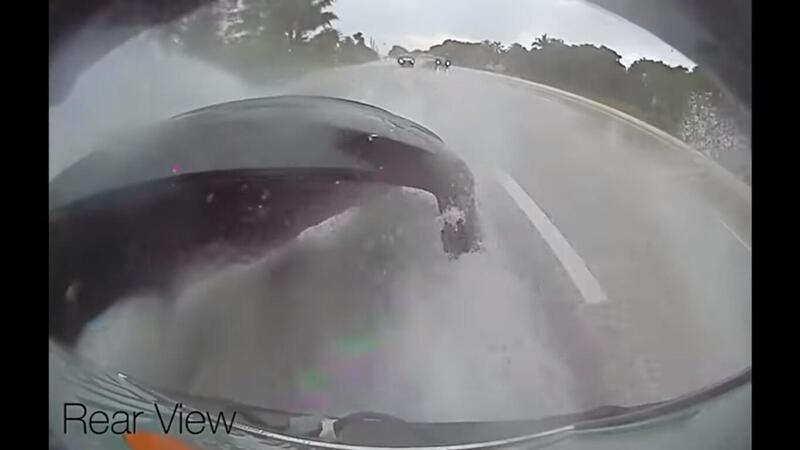 Tesla Model 3: &egrave; bastata una pozzanghera e addio paraurti [VIDEO]