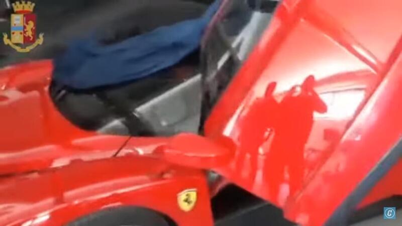 Rallysta (e figlio d&rsquo;arte) in manette: commerciava auto rubate. Sequestrate anche tre Ferrari [VIDEO]