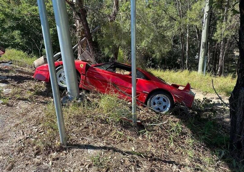 Schianto con la Ferrari F40: danni ingenti per l&#039;iconico gioiello italiano [GALLERY]