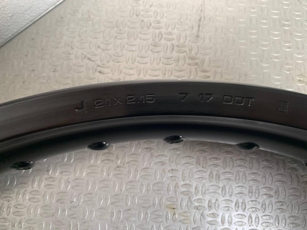 Cerchione lama J21x2.15 ant originale Honda Africa (4)