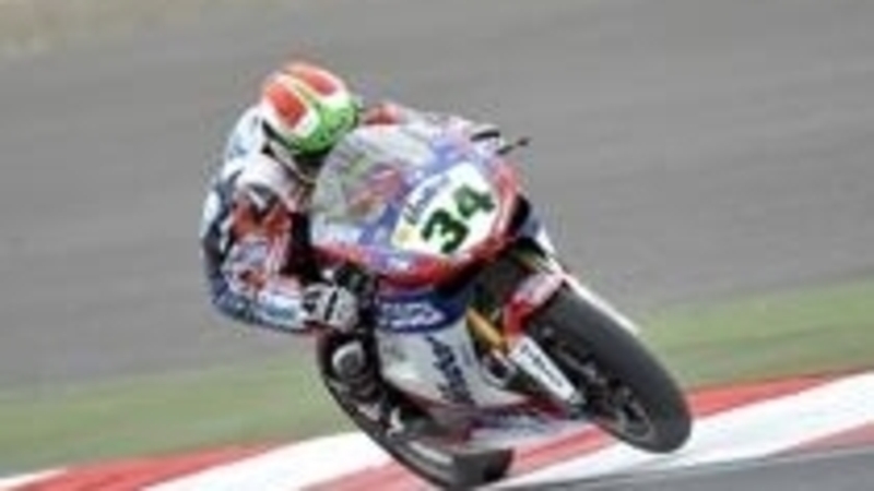 Giugliano e Checa dettano il ritmo nelle qualifiche a Mosca