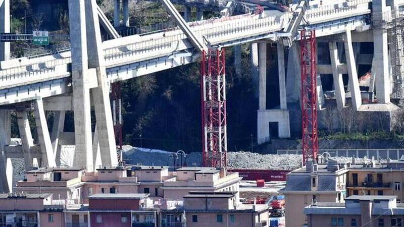 Genova, sul ponte fatto in fretta (e a quanto pare non a norma) si andr&agrave; piano: limite di 70 km/h