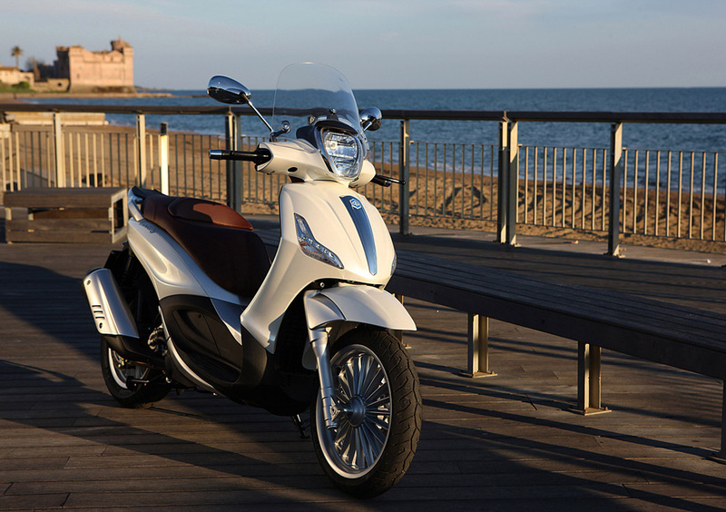 Piaggio Beverly 300 Beverly 300 i.e. ABS-ASR (2016 - 20) (2)