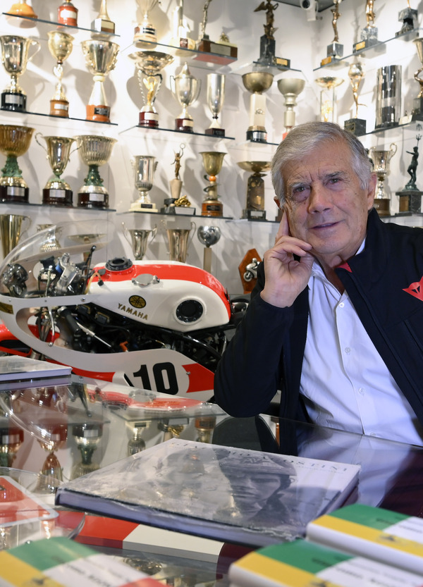 Giacomo Agostini non ha dubbi: &quot;Yamaha deve assecondare le richieste di Valentino Rossi&quot;