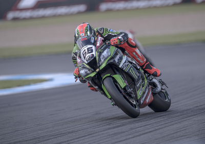 SBK 2016. Sykes chiude in testa le FP1 di Donington