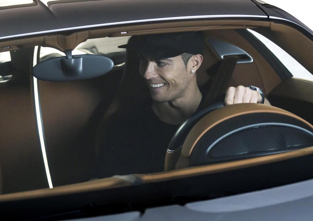Una Bugatti da 8 milioni di euro: Cristiano Ronaldo l&#039;ha comprata davvero. Ecco com&#039;&egrave; fatta