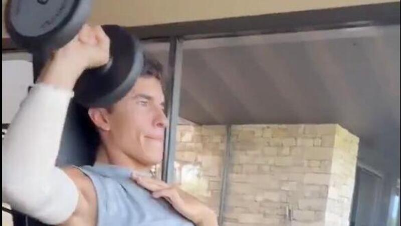 Marc Marquez "bionico": al vogatore con il braccio operato [VIDEO]