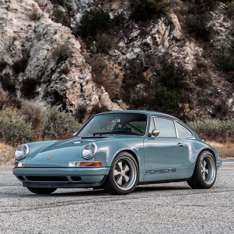 Porsche 911 Singer: bellissima (anche) in Beziers e Laverda Blue