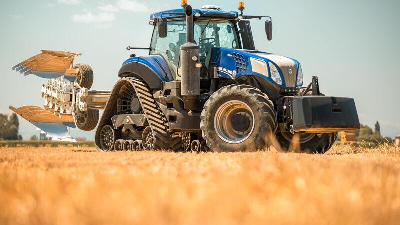 Come si guida un trattore? Tutti i segreti del New Holland T8 SmartTrax