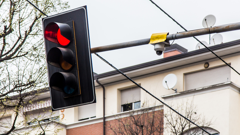 La multa col rosso &egrave; valida anche se l&#039;apparecchio non &egrave; tarato: lo ha stabilito la Cassazione